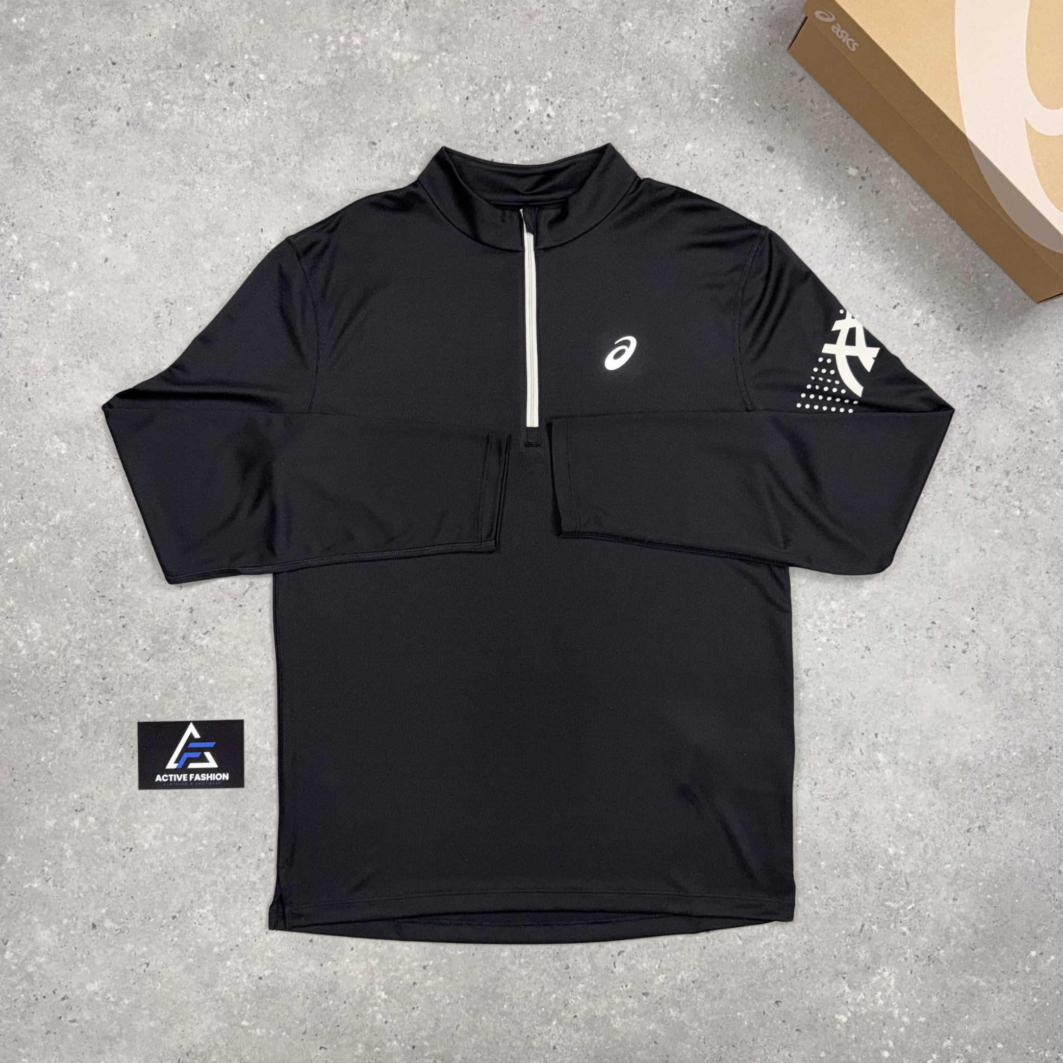 Asics Icon 1/4 Zip Black / White & Black Challenger Shorts Sets