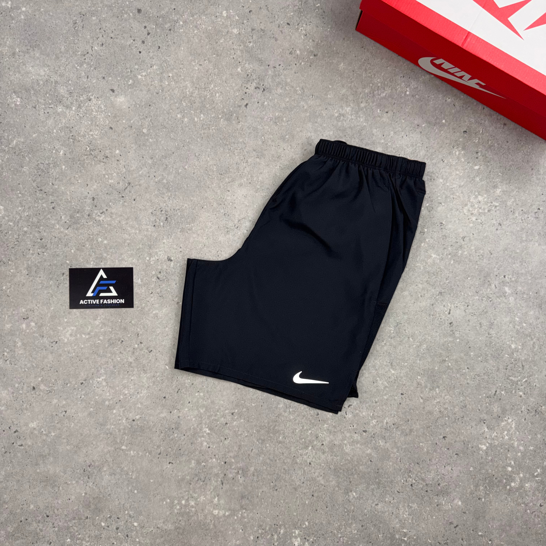 Nike Miler T-Shirt Black/Grey & 7" Black Challenger Shorts Set