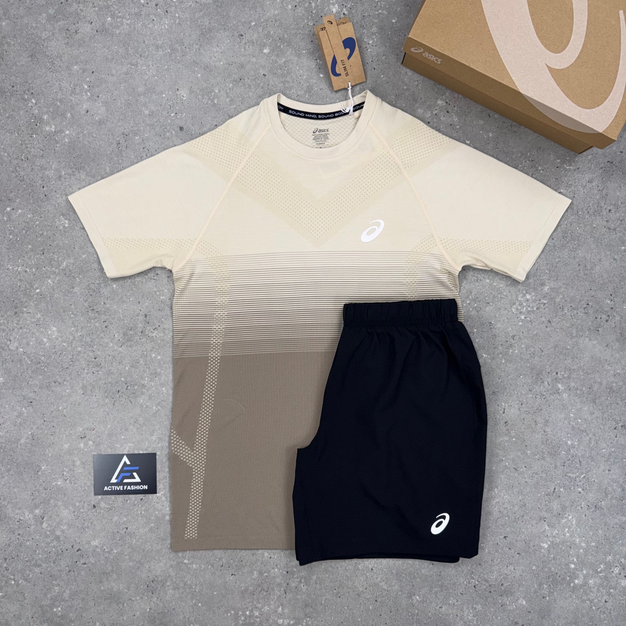 Asics Beige Seamless T-Shirt & Black Challenger Shorts Set