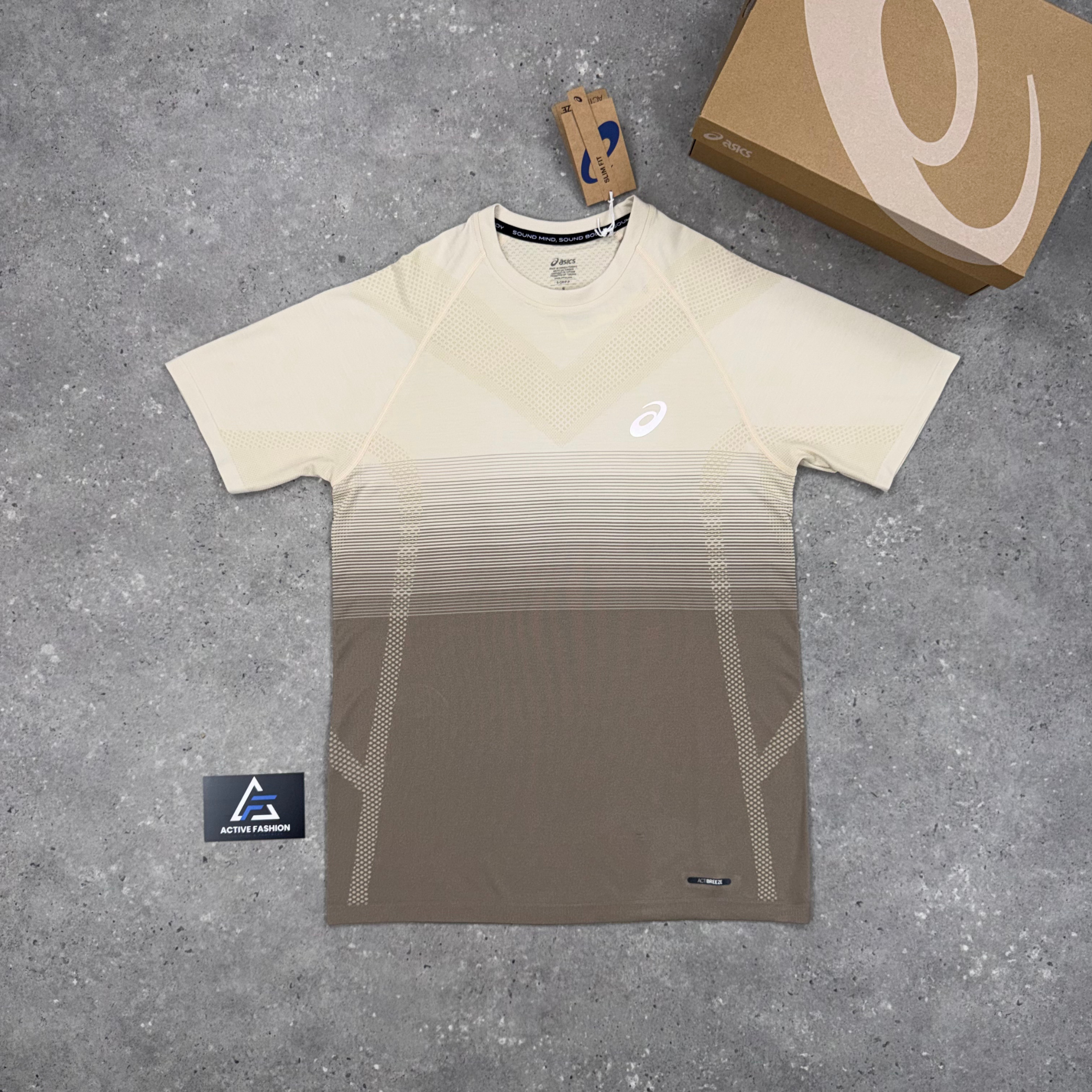 Asics Beige Seamless T-Shirt & Black Challenger Shorts Set