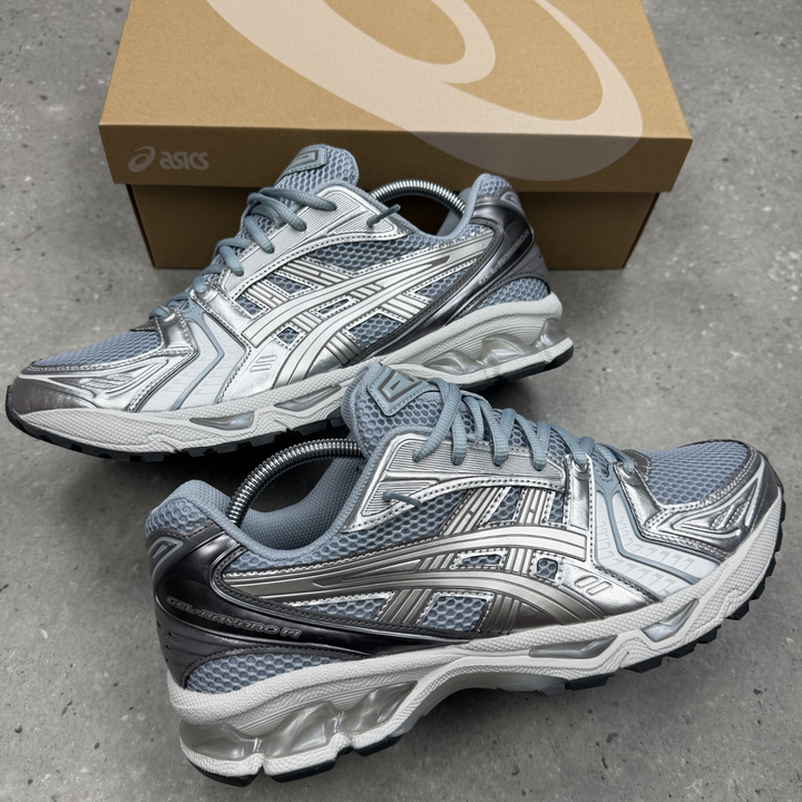 Asics Gel Kayano 14 Dolphin Grey Pure Silver trainers, view 2