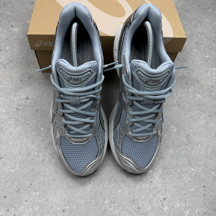 Asics Gel Kayano 14 Dolphin Grey Pure Silver trainers, view 3
