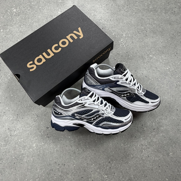 Saucony Progrid Omni 9 Deep Navy trainers, view 4